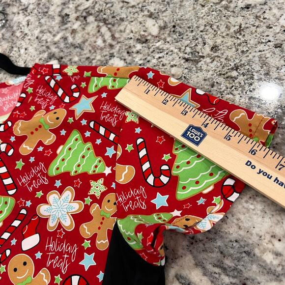 Divine Scrub- Women’s Medium -Christmas design -Short Sleeve -V-neck -Red Black - Picture 8 of 10